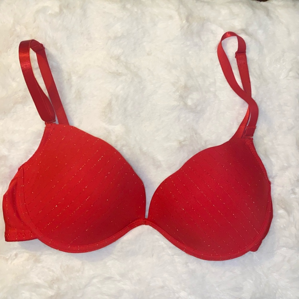 Red bra - Picture 2 of 5